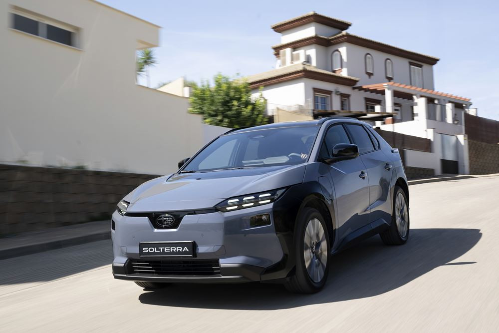 Le SUV électrique de taille intermédiaire Subaru Solterra mis à jour en approche