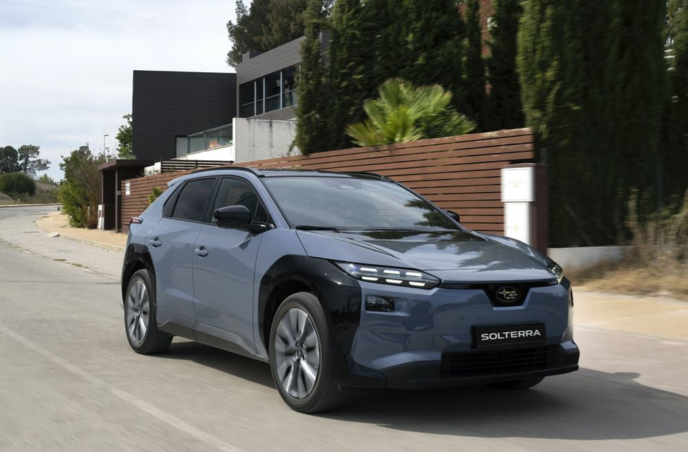 Le SUV électrique de taille intermédiaire Subaru Solterra mis à jour en approche