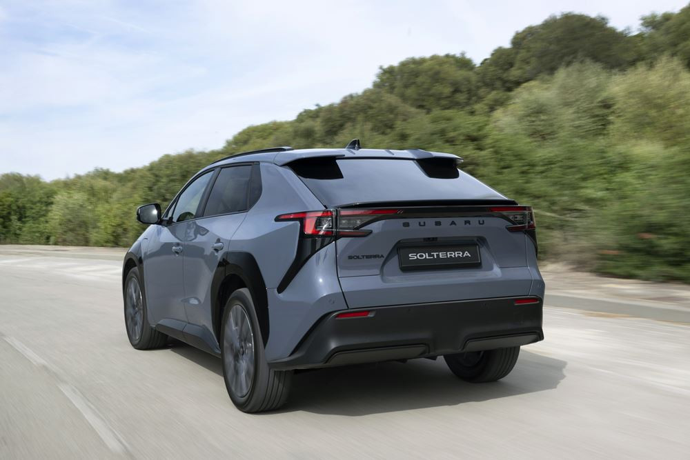 Le SUV électrique de taille intermédiaire Subaru Solterra mis à jour en approche