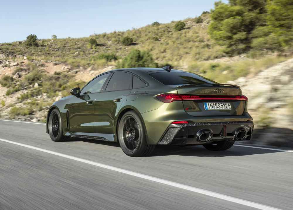 La berline hybride rechargeable haute performance Audi RS 5 développe 639 ch