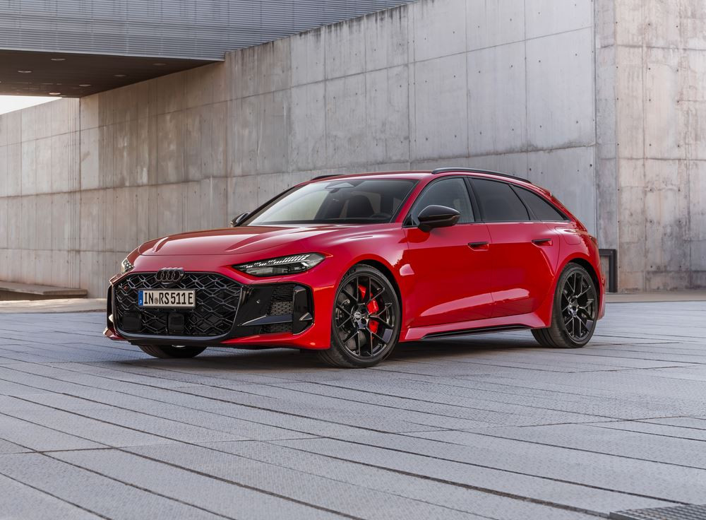 Le break hybride rechargeable haute performance Audi RS 5 Avant développe 639 ch