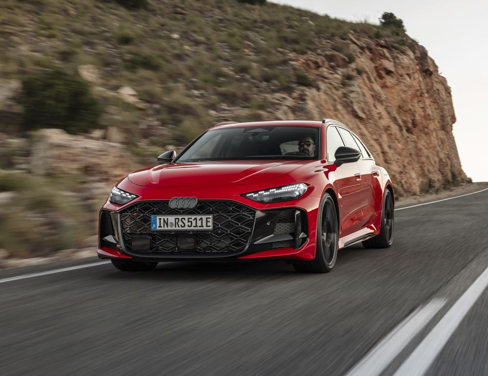 Le break hybride rechargeable haute performance Audi RS 5 Avant développe 639 ch