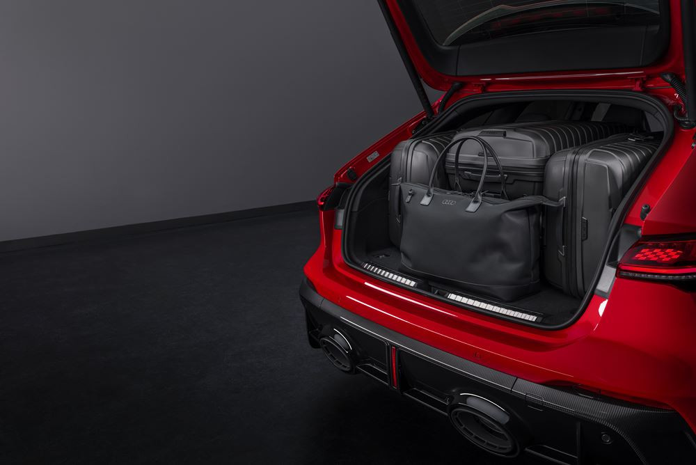 Le break hybride rechargeable haute performance Audi RS 5 Avant développe 639 ch