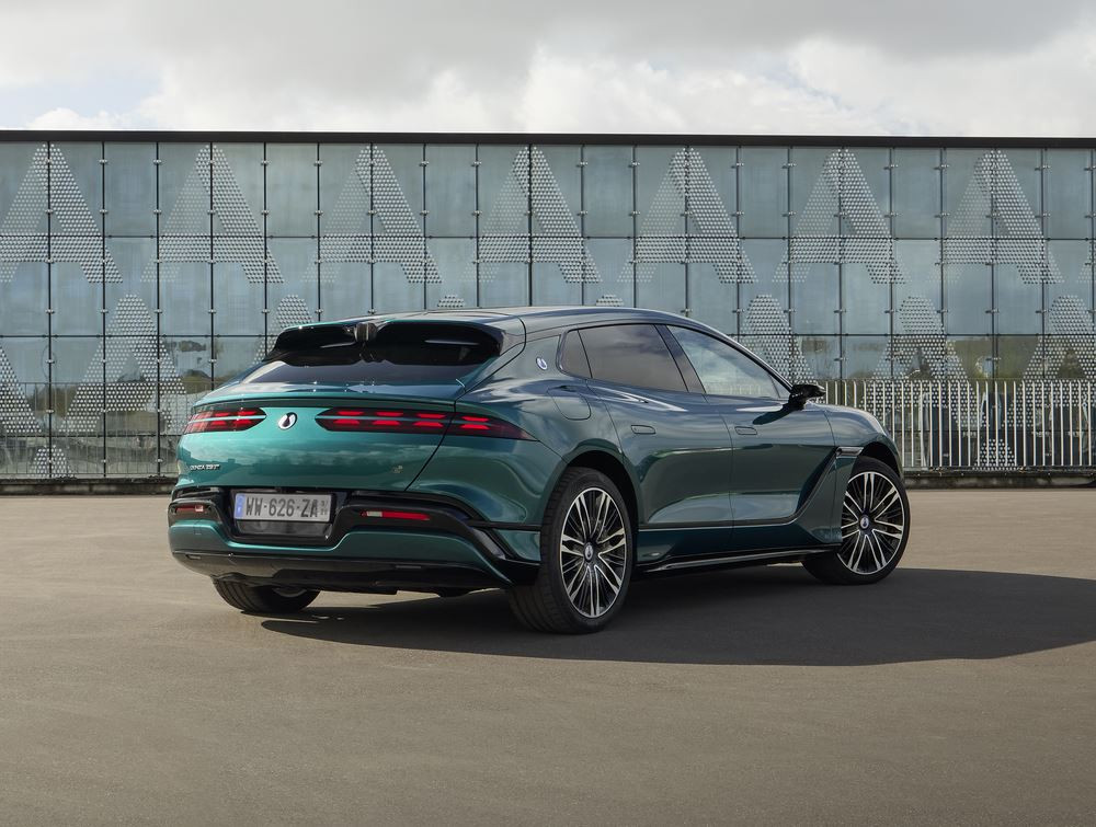 La grande routière technologique Denza Z9GT hybride rechargeable DM offre une flexibilité optimale sur longue distance