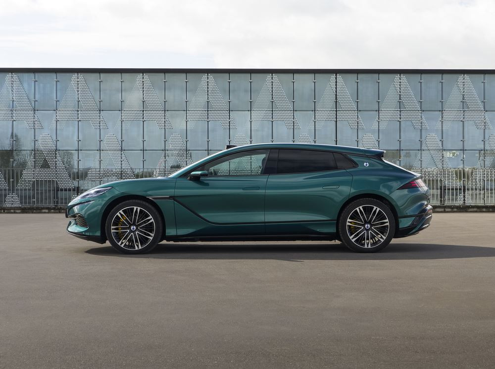 La grande routière technologique Denza Z9GT hybride rechargeable DM offre une flexibilité optimale sur longue distance