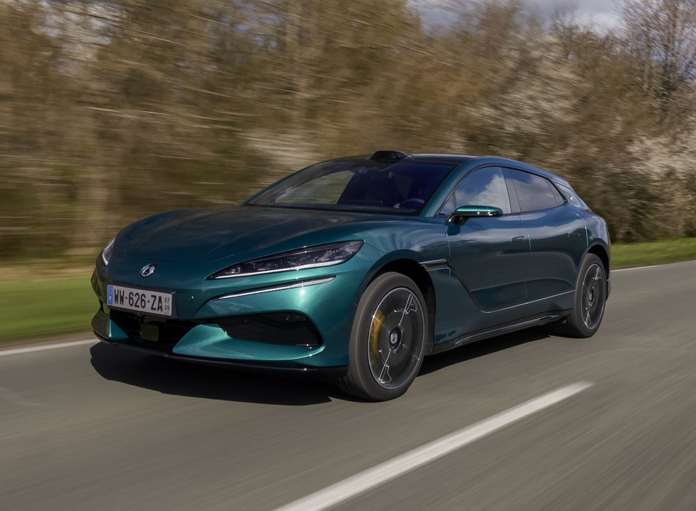 La grande routière technologique Denza Z9GT hybride rechargeable DM offre une flexibilité optimale sur longue distance