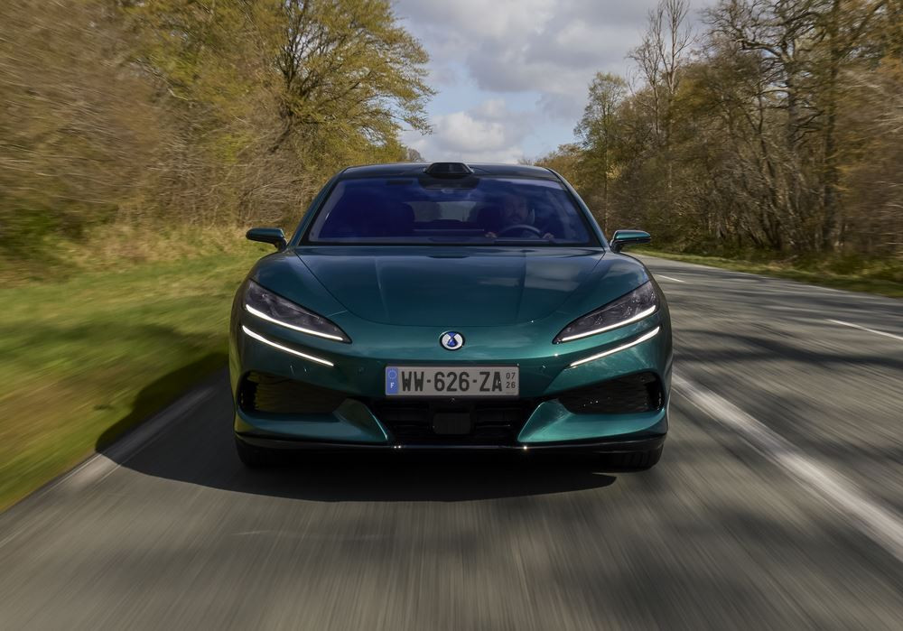 La grande routière technologique Denza Z9GT hybride rechargeable DM offre une flexibilité optimale sur longue distance