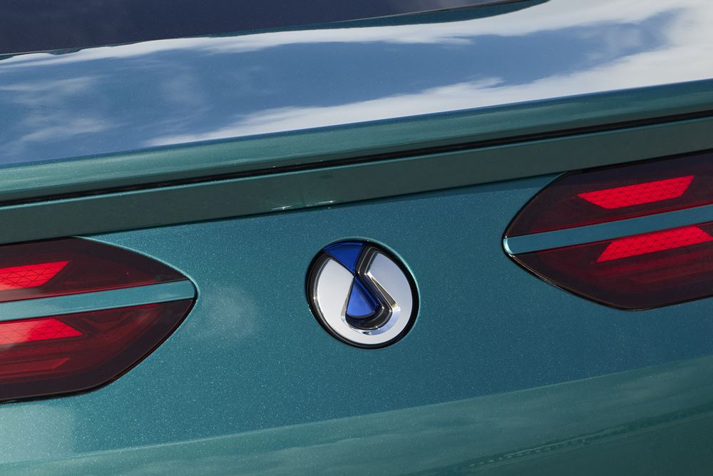 La grande routière technologique Denza Z9GT hybride rechargeable DM offre une flexibilité optimale sur longue distance