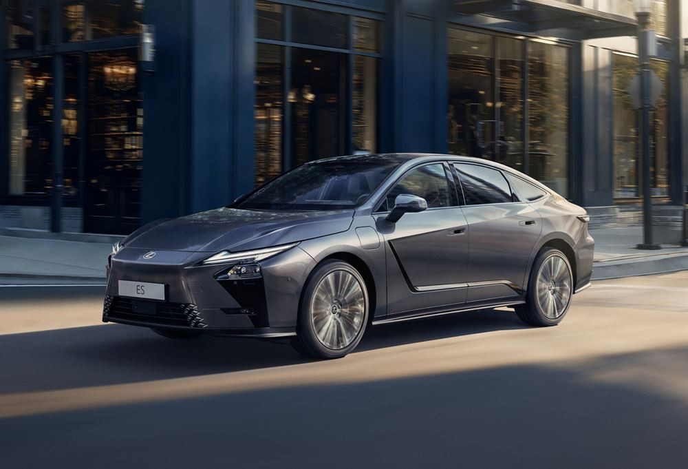 La Lexus ES hybride de huitième génération porte à un niveau supérieur les caractéristiques de la routière japonaise