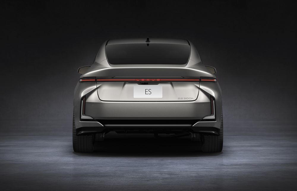 La Lexus ES hybride de huitième génération porte à un niveau supérieur les caractéristiques de la routière japonaise