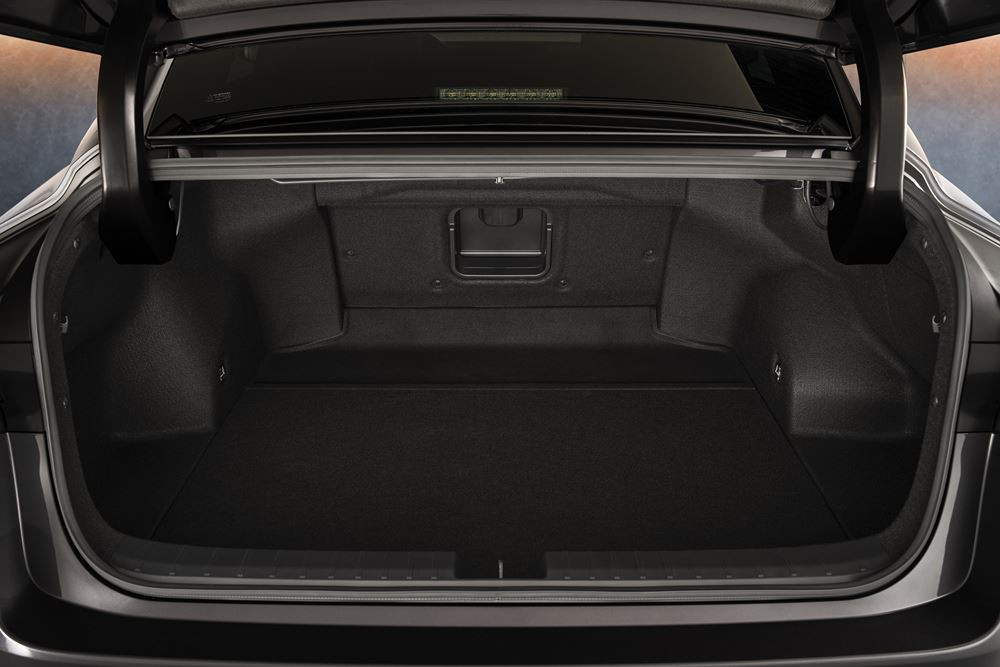 La routière japonaise Lexus ES de huitième génération se convertit à l'électrique