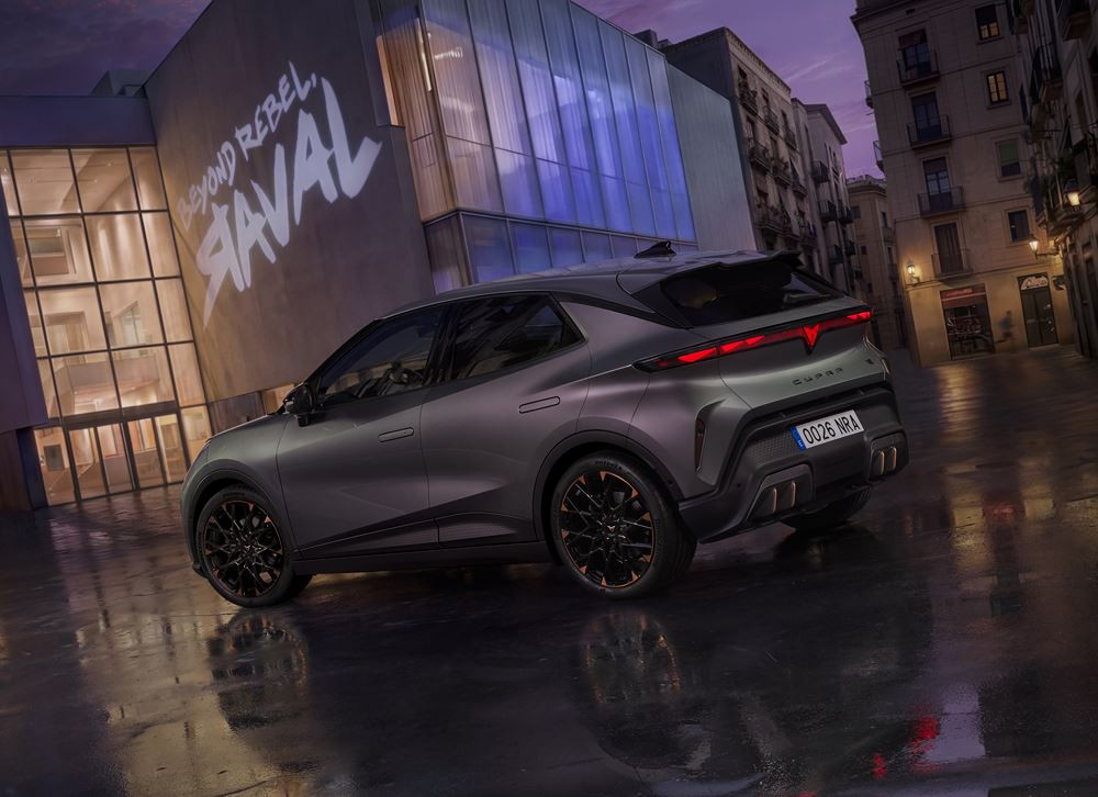 La citadine Cupra Raval incarne une interprétation radicale de la voiture électrique urbaine