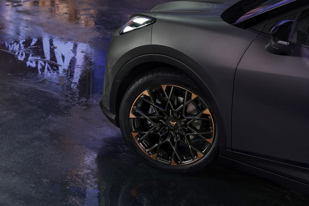 La citadine Cupra Raval incarne une interprétation radicale de la voiture électrique urbaine