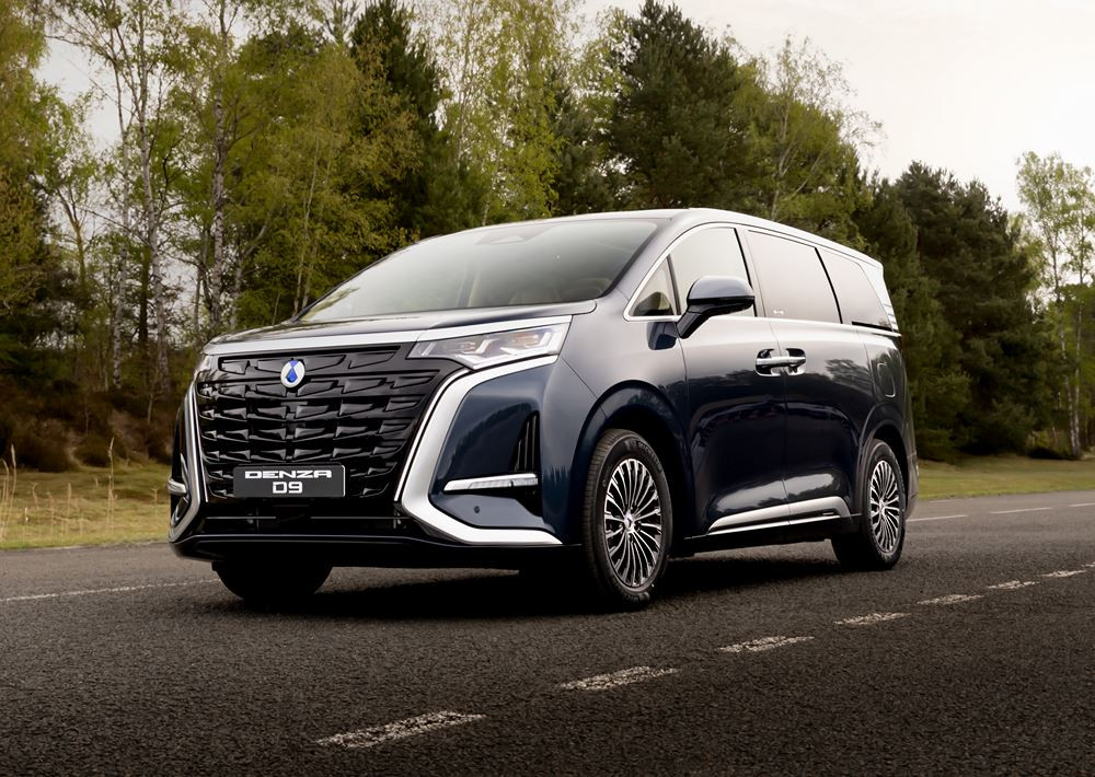 Le monospace sept places hybride rechargeable Denza D9 DM-i offre 210 km d'autonomie en mode électrique