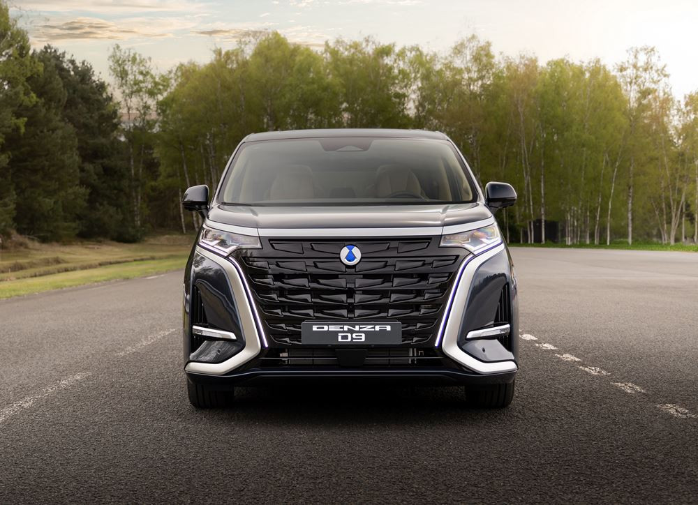 Le monospace sept places hybride rechargeable Denza D9 DM-i offre 210 km d'autonomie en mode électrique