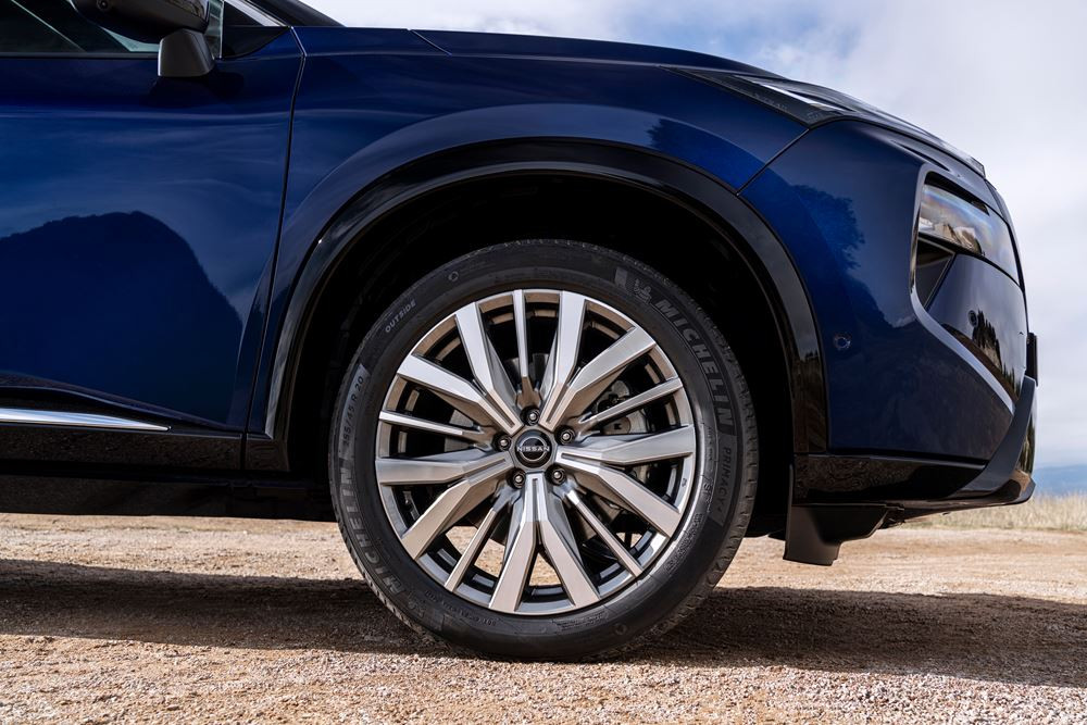 Le crossover familial Nissan X-Trail montre un esprit d'aventure robuste
