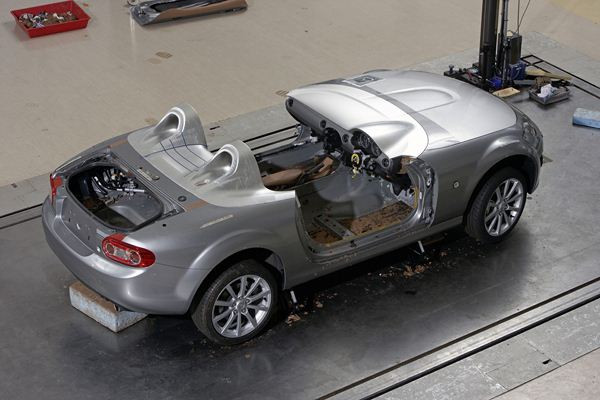 Découvrez en images la conception du show car Mazda MX-5 Superlight