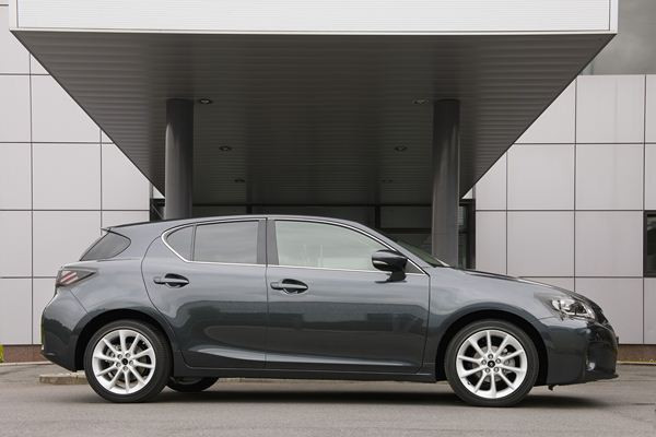 Lexus finalise le développement dynamique de la Lexus CT 200h hybride en Europe