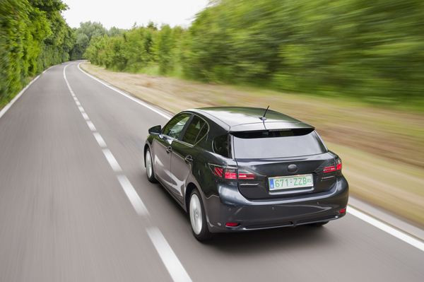 Lexus finalise le développement dynamique de la Lexus CT 200h hybride en Europe