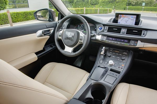 Lexus finalise le développement dynamique de la Lexus CT 200h hybride en Europe