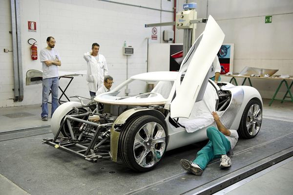 Suivez en images la conception du show-car Renault DeZir