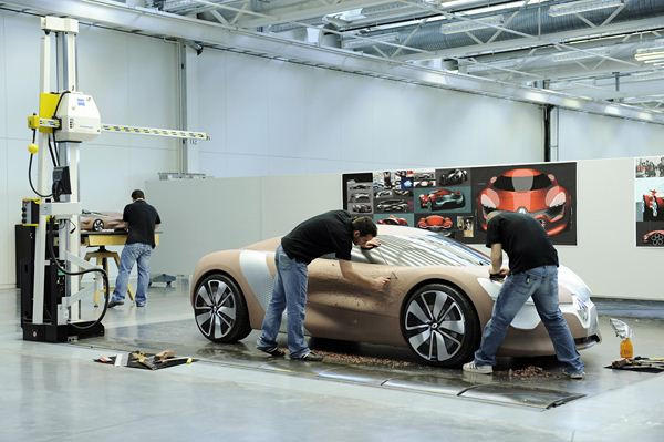 Suivez en images la conception du show-car Renault DeZir