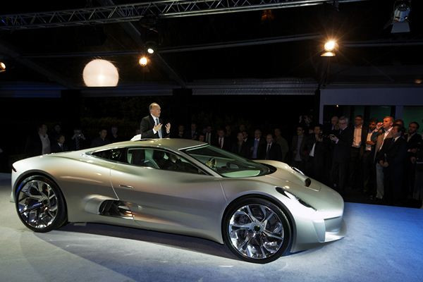 Jaguar annonce la production de la supercar hybride C-X75