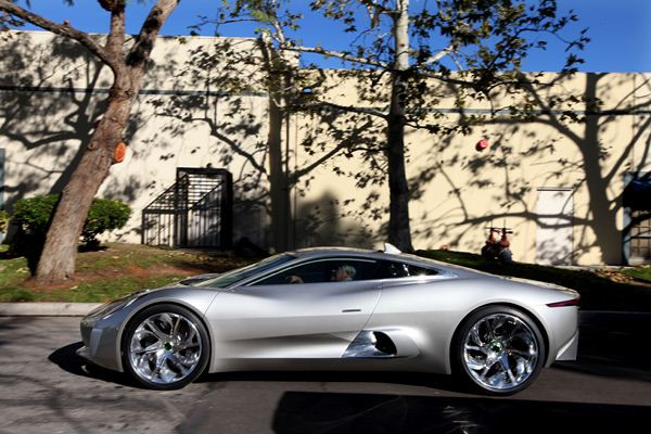 Jaguar annonce la production de la supercar hybride C-X75