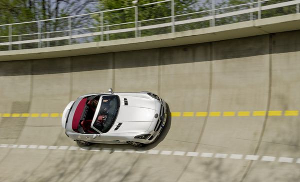 Le nouveau roadster SLS AMG en phase de test
