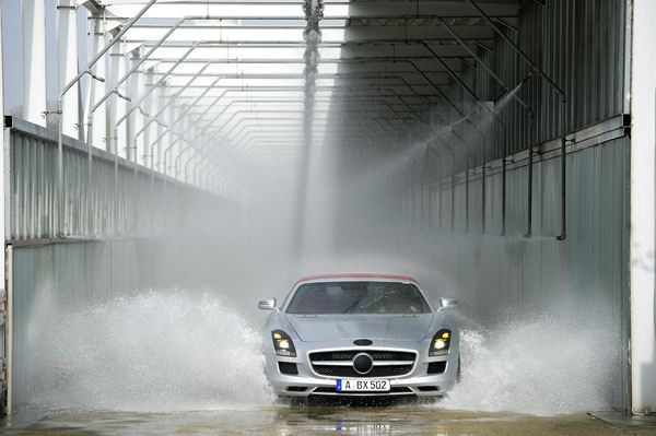 Le nouveau roadster SLS AMG en phase de test