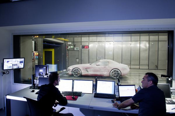 Le nouveau roadster SLS AMG en phase de test
