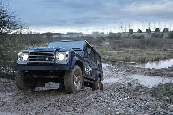 Land Rover teste un Defender électrique conservant ses capacités tout-terrain