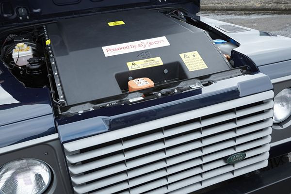 Land Rover teste un Defender électrique conservant ses capacités tout-terrain