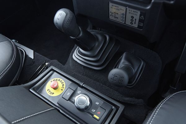 Land Rover teste un Defender électrique conservant ses capacités tout-terrain