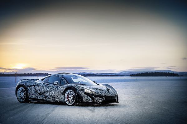 La supercar McLaren P1 en phase de test dans des conditions extrêmes