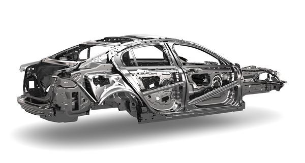 Jaguar annonce la nouvelle berline intermédiaire sportive XE