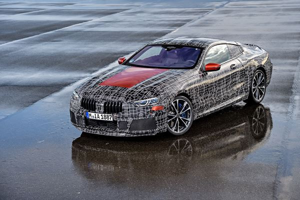 La BMW Série 8 Coupé en test dynamique intensif sur circuit à haute vitesse