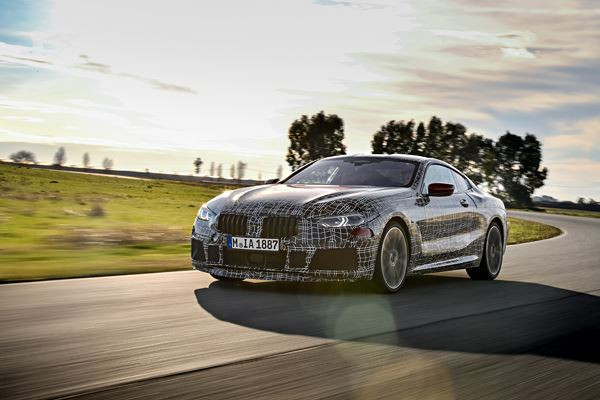 La BMW Série 8 Coupé en test dynamique intensif sur circuit à haute vitesse