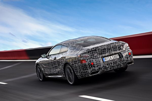 La BMW Série 8 Coupé en test dynamique intensif sur circuit à haute vitesse