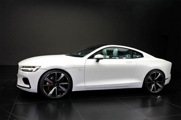 Le coupé hybride hautes performances Polestar 1 en approche