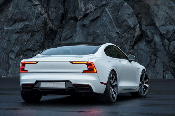 Le coupé hybride hautes performances Polestar 1 en approche