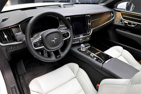 Le coupé hybride hautes performances Polestar 1 en approche