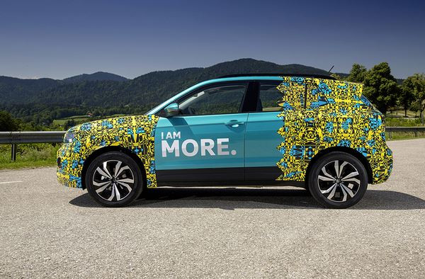 Le SUV urbain Volkswagen T-Cross en approche