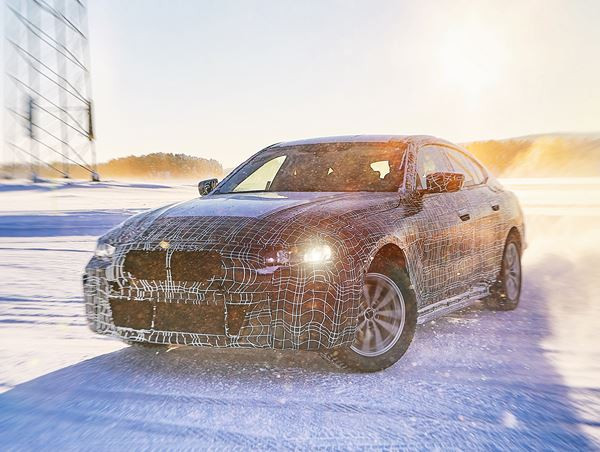 La BMW i4 transpose les caractéristiques de conduite BMW à l'ère de l'électromobilité