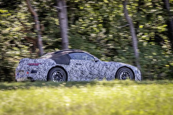 La Mercedes SL Roadster en phase de tests dynamiques
