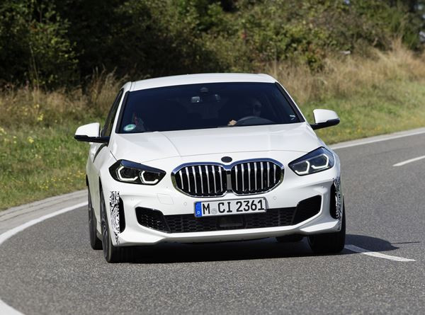 La voiture de sport compacte BMW 128ti en sa phase finale d'essai