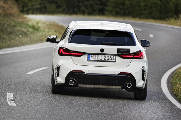 La voiture de sport compacte BMW 128ti en sa phase finale d'essai