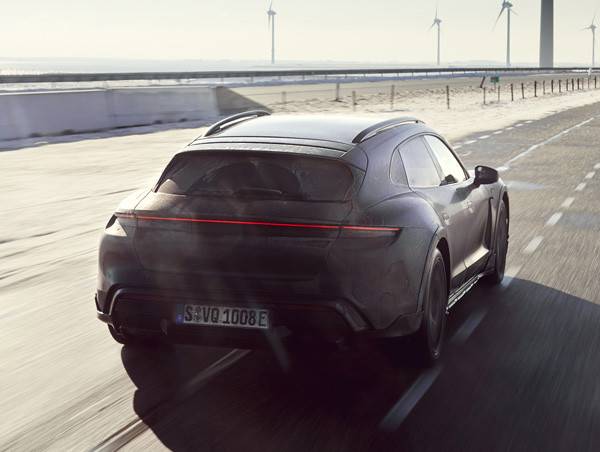 Le Porsche Taycan Cross Turismo en phase finale de développement