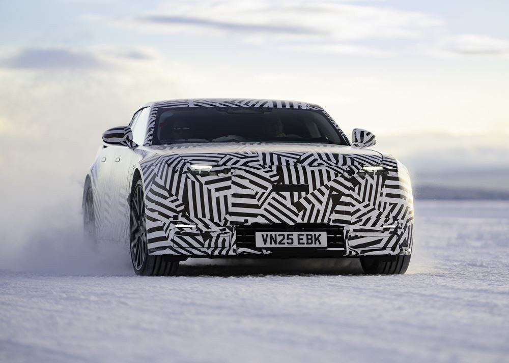 La Jaguar GT entame sa dernière session d'essais hivernaux