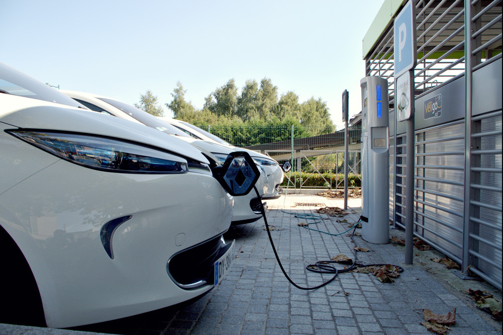 6 233 bornes publiques de recharge de véhicules électriques gratuites en France